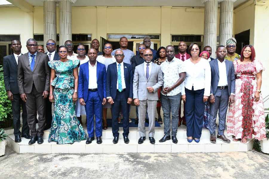 PHOTO DE FAMILLE CEREMONIE OFFICIELLE D'ACCUEIL DES CADRES DE L'OMBUDSMANS DE LA REPUBLIQUE DU BURUNDI